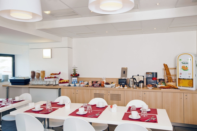 Imagen del bar/restaurante del Hotel Residhome Nanterre la Defense. Foto 3