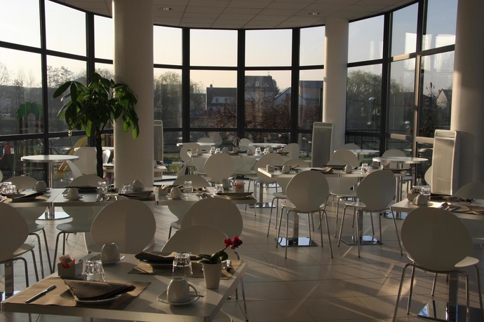 Imagen del bar/restaurante del Hotel Residhome Neuilly Bords De Marne. Foto 5