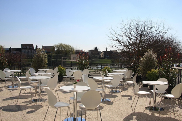 Imagen del bar/restaurante del Hotel Residhome Neuilly Bords De Marne. Foto 6