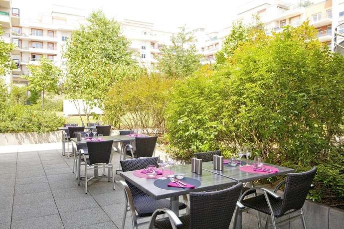 Imagen del bar/restaurante del Hotel Residhome Paris Evry. Foto 3