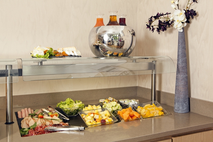 Imagen del bar/restaurante del Hotel Residhome Paris Evry. Foto 6