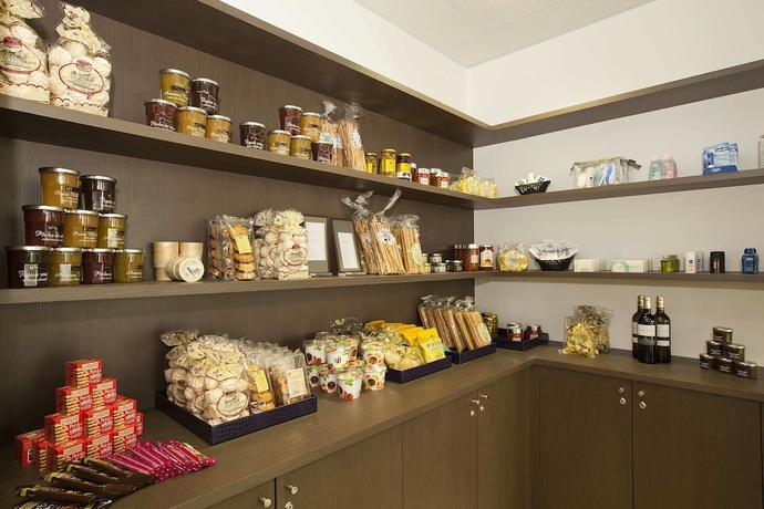 Imagen de los interiores del Hotel Residhome Paris Issy-les-moulineaux. Foto 18