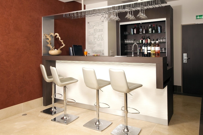 Imagen del bar/restaurante del Hotel Residhome Paris Issy-les-moulineaux. Foto 4