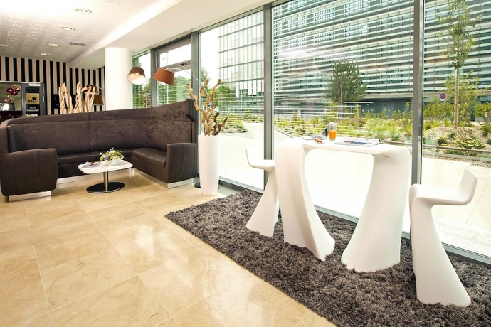 Imagen de los interiores del Hotel Residhome Paris Issy-les-moulineaux. Foto 19