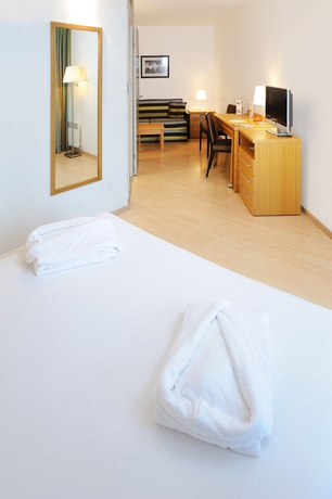 Imagen de la habitación del Hotel Residhome Paris Massy. Foto 8