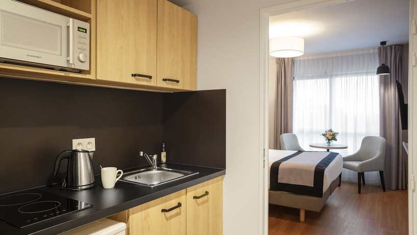 Imagen de la habitación del Hotel Residhome Paris Senart. Foto 7