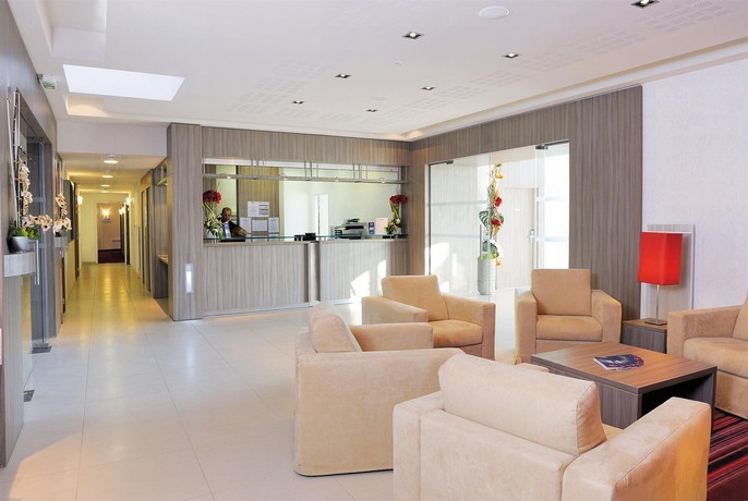 Imagen de los interiores del Hotel Residhome Paris-Guyancourt. Foto 6