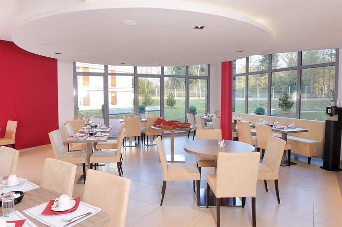 Imagen del bar/restaurante del Hotel Residhome Paris-Guyancourt. Foto 2