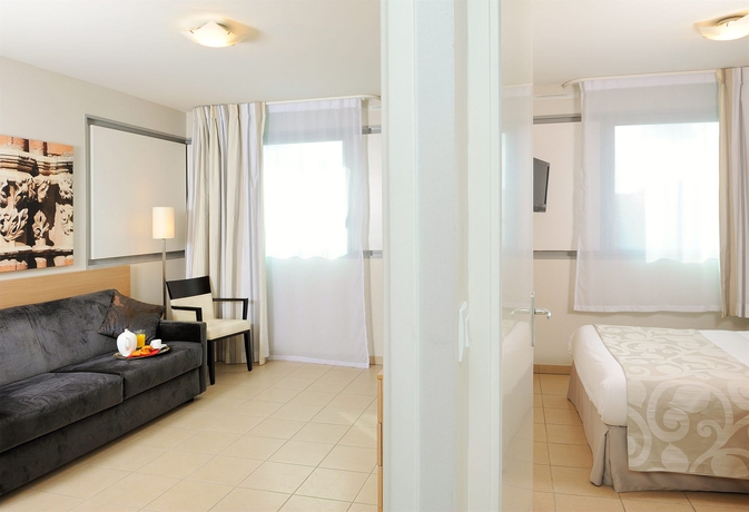 Imagen de la habitación del Hotel Residhome Toulouse Occitania. Foto 9