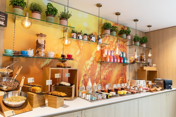 Imagen del bar/restaurante del Hotel Residhome Toulouse Ponts Jumeaux. Foto 4