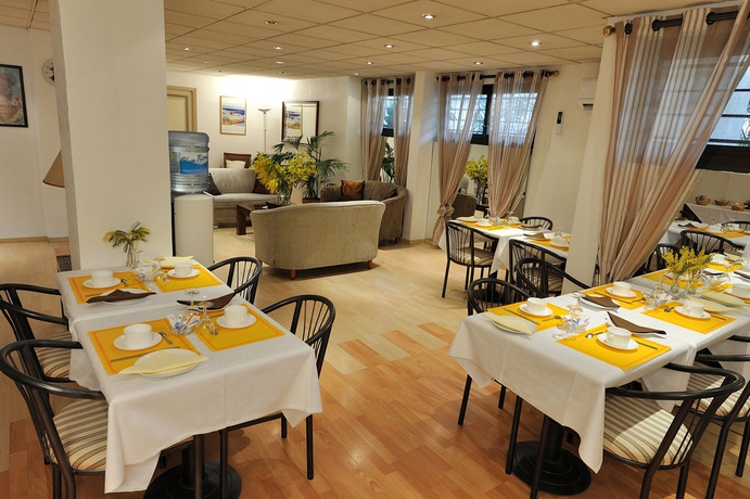 Imagen del bar/restaurante del Hotel Residhotel Les Coralynes. Foto 2