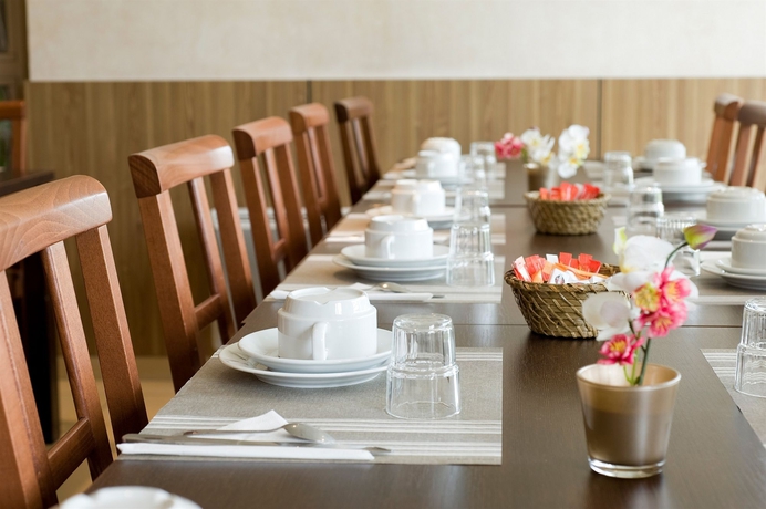 Imagen del bar/restaurante del Hotel Residhotel Les Hauts D'andilly. Foto 3