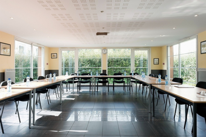 Imagen de los interiores del Hotel Residhotel Les Hauts D'andilly. Foto 12