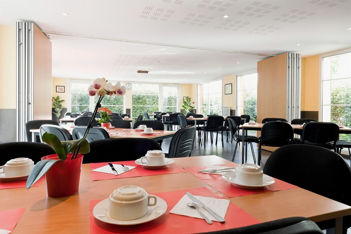 Imagen de los interiores del Hotel Residhotel Les Hauts D'andilly. Foto 13