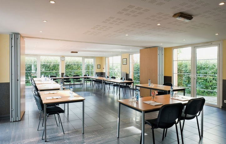 Imagen de los interiores del Hotel Residhotel Les Hauts D'andilly. Foto 14