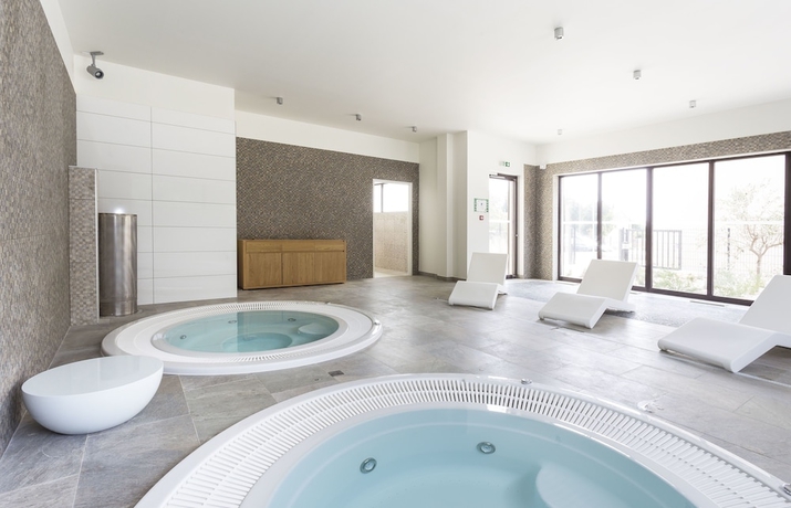 Imagen de la piscina del Hotel Residhotel – Résidence Pont Du Gard. Foto 17