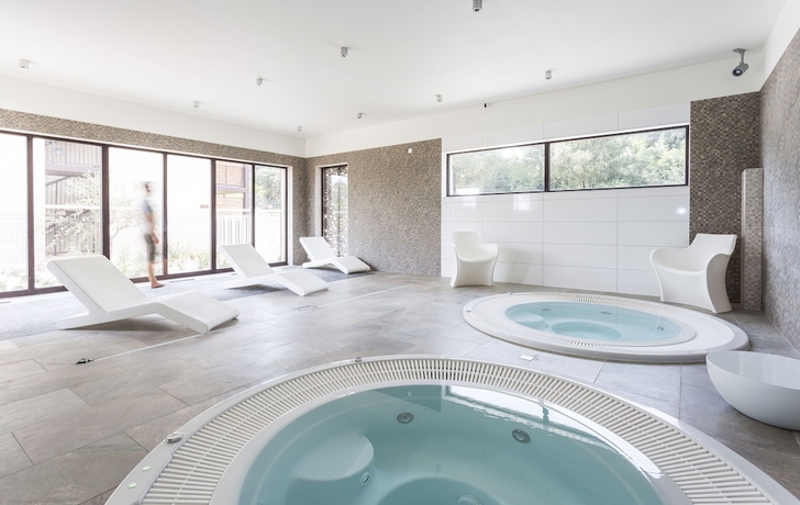 Imagen de la piscina del Hotel Residhotel – Résidence Pont Du Gard. Foto 19