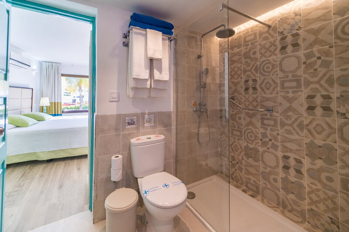 Imagen de la habitación del Hotel Resonance Blu Santa Luc&iacute;a. Foto 5