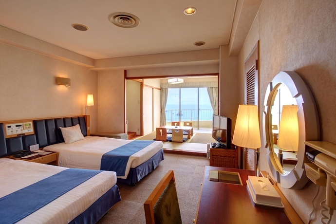 Imagen de la habitación del Hotel Resonex Nago. Foto 3