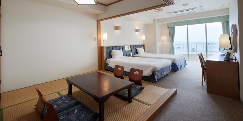 Imagen de la habitación del Hotel Resonex Nago. Foto 10