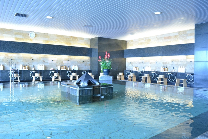 Imagen de la piscina del Hotel Resorpia Atami. Foto 16