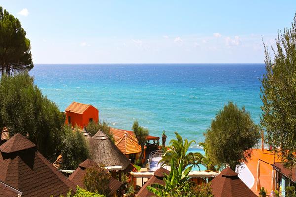 Imagen de los exteriores del Hotel Resort Baia Del Silenzio. Foto 5