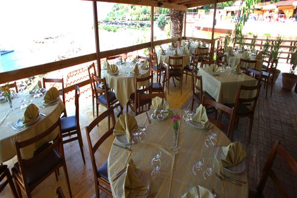 Imagen del bar/restaurante del Hotel Resort Baia Del Silenzio. Foto 2