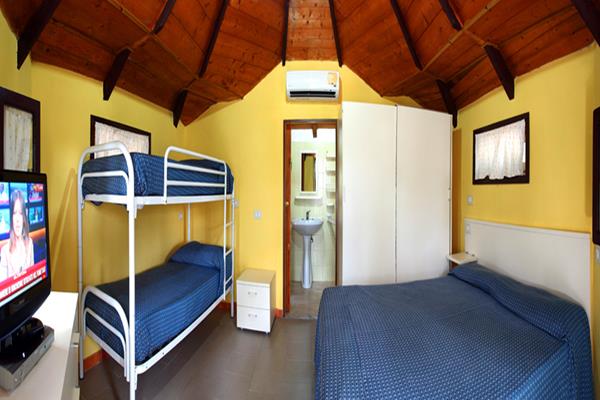 Imagen de la habitación del Hotel Resort Baia Del Silenzio. Foto 4