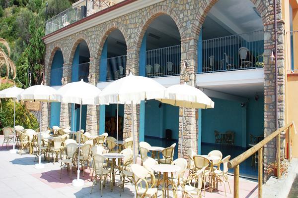 Imagen del bar/restaurante del Hotel Resort Baia Del Silenzio. Foto 3