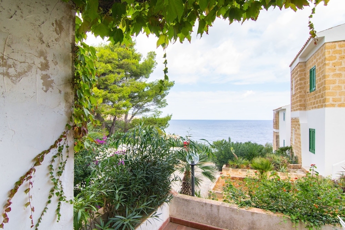 Imagen de la habitación del Hotel Resort Calampiso. Foto 15