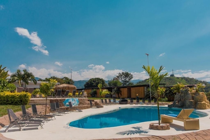 Imagen de la piscina del Hotel Resort Del Caf&eacute;. Foto 9
