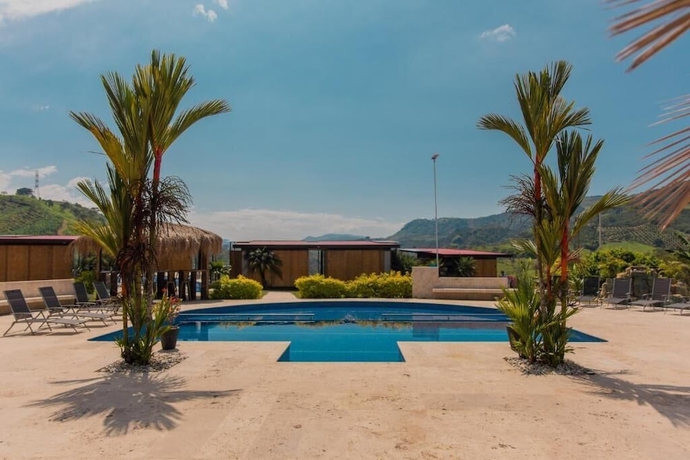 Imagen de la piscina del Hotel Resort Del Caf&eacute;. Foto 10