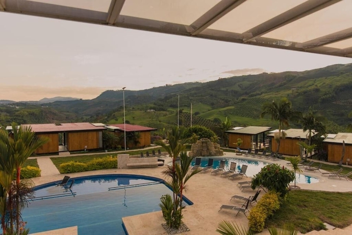 Imagen de la piscina del Hotel Resort Del Caf&eacute;. Foto 15