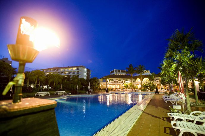 Imagen de la piscina del Hotel Resort Kume Island. Foto 12