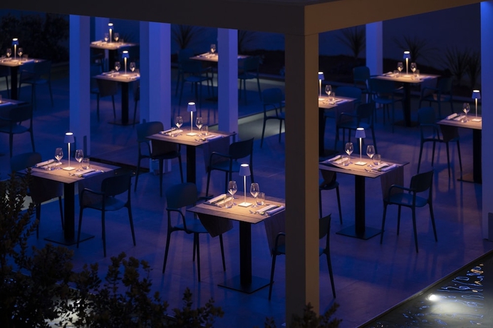 Imagen del bar/restaurante del Hotel Resort La Battigia Beach And Spa. Foto 3