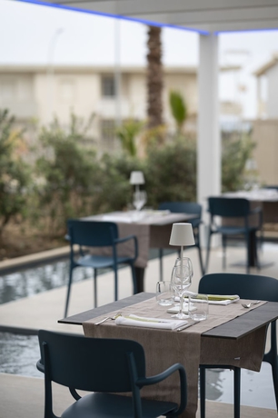 Imagen del bar/restaurante del Hotel Resort La Battigia Beach And Spa. Foto 7