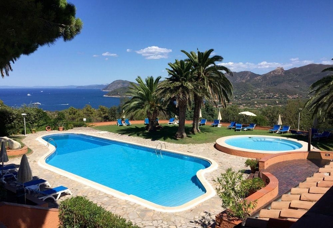 Imagen de la piscina del Hotel Resort Le Picchiaie. Foto 10