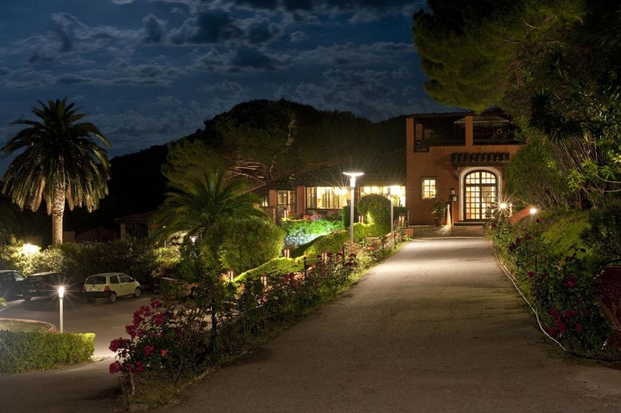 Imagen de los exteriores del Hotel Resort Le Picchiaie. Foto 8