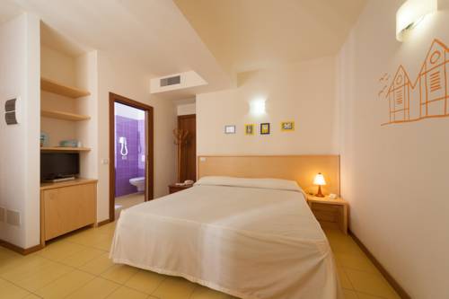 Imagen de la habitación del Hotel Resort Marinella. Foto 3
