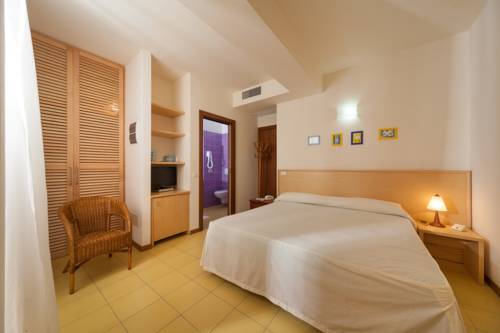 Imagen de la habitación del Hotel Resort Marinella. Foto 4