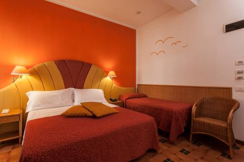 Imagen de la habitación del Hotel Resort Marinella. Foto 5