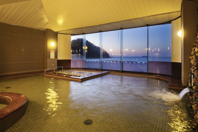 Imagen de la piscina del Hotel Resort Mihagi. Foto 17