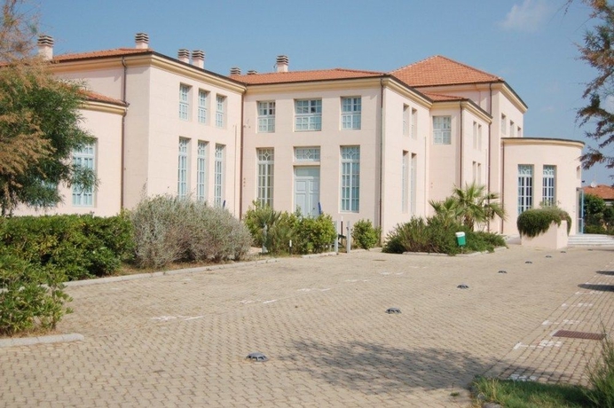 Imagen de los exteriores del Hotel Resort Principi di Piemonte. Foto 4