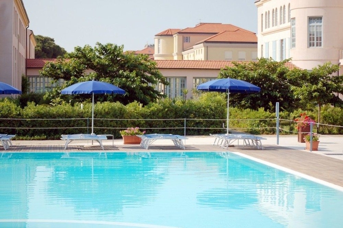 Imagen de la piscina del Hotel Resort Principi di Piemonte. Foto 10
