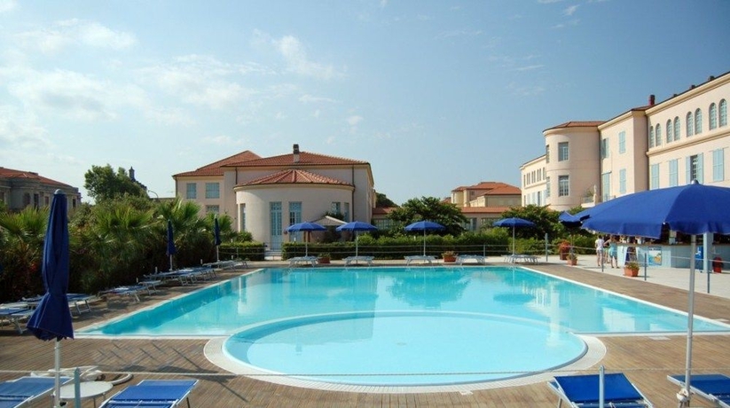 Imagen de la piscina del Hotel Resort Principi di Piemonte. Foto 11