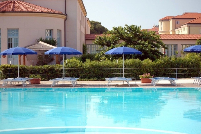Imagen de la piscina del Hotel Resort Principi di Piemonte. Foto 13