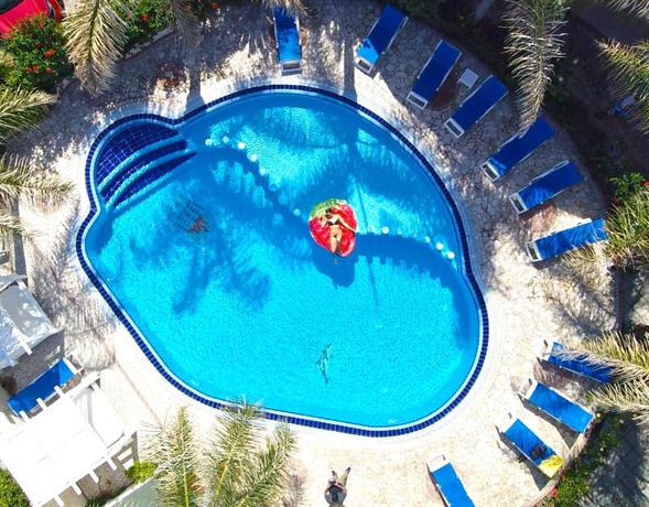 Imagen general del Hotel Resort Rocca di Vadaro - Beachfront Suites, Rooms & Apartments. Foto 1
