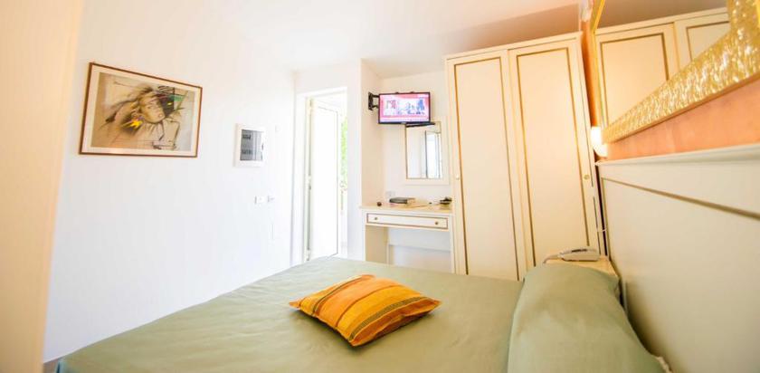 Imagen general del Hotel Resort Rocca di Vadaro - Beachfront Suites, Rooms & Apartments. Foto 4