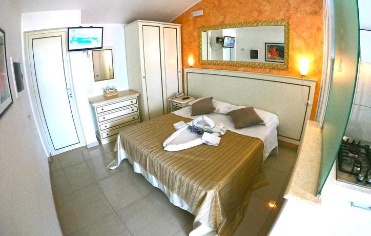 Imagen general del Hotel Resort Rocca di Vadaro - Beachfront Suites, Rooms & Apartments. Foto 7