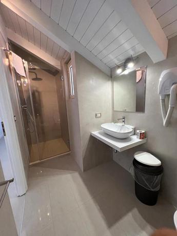 Imagen general del Hotel Resort Rocca di Vadaro - Beachfront Suites, Rooms & Apartments. Foto 11